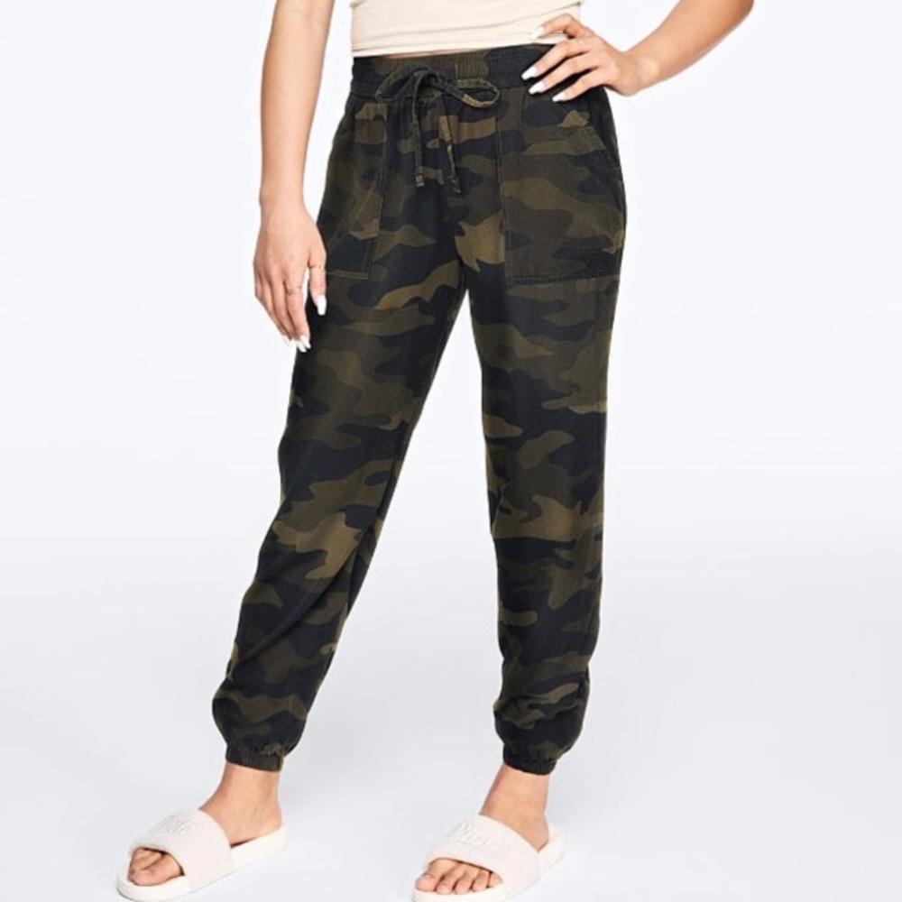 Camo easy joggers- medium